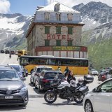 Le célèbre hôtel Belvédère, en juillet, construit par la famille Seiler en 1882